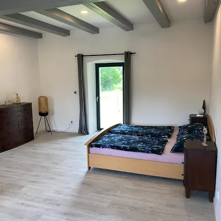 Homeland - Family Friendly House Willa Ledce (Plzen)