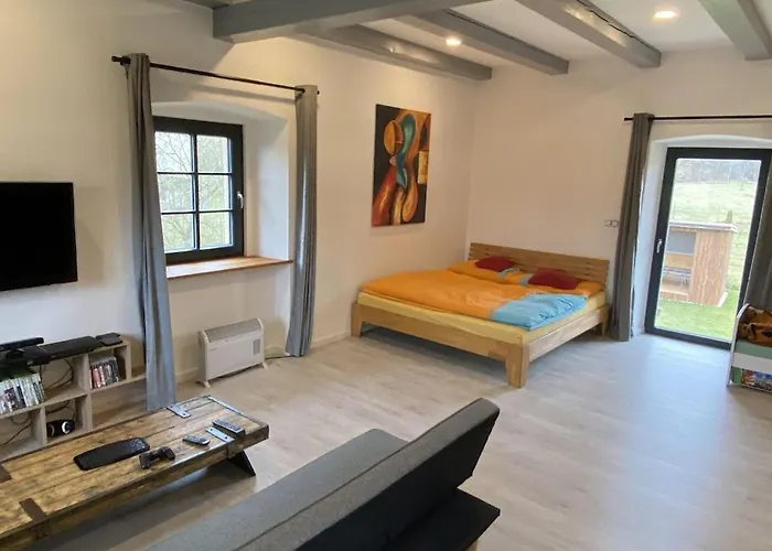 Homeland - Family Friendly House * Ledce (Plzen)